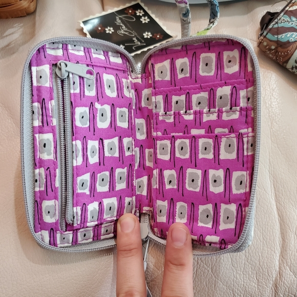 Vera Bradley NWT wallet - Picture 3 of 3
